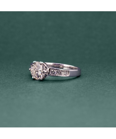 Złoty pierścionek zaręczynowy z diamentami - 1