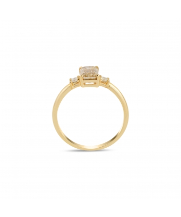 Złoty pierścionek zaręczynowy z szampańskim diamentem w szlifie szmaragdowym - 1