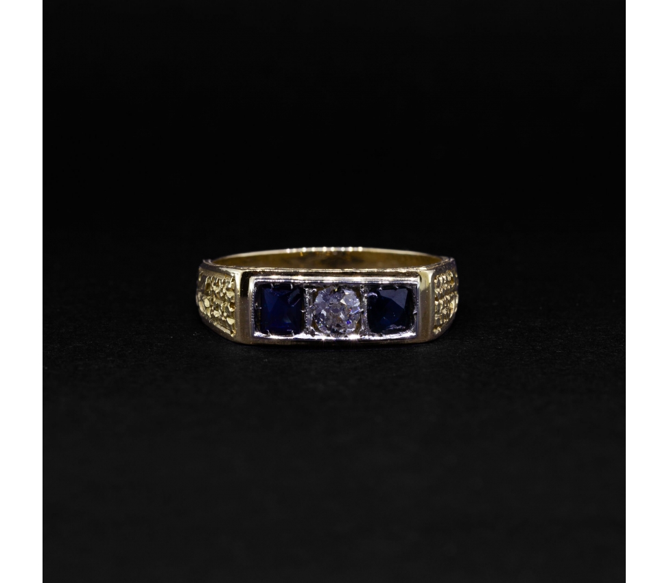 Gold vintage signet ring with sapphires and diamonds - 1