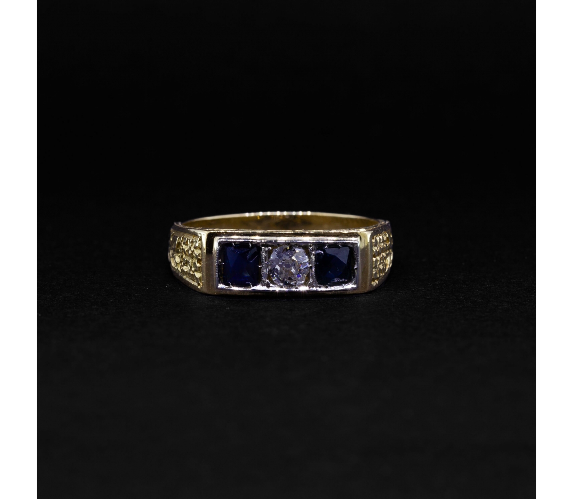 Gold vintage signet ring with sapphires and diamonds - 1